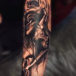 Tatuaj omerta cu femei pe antebrat
